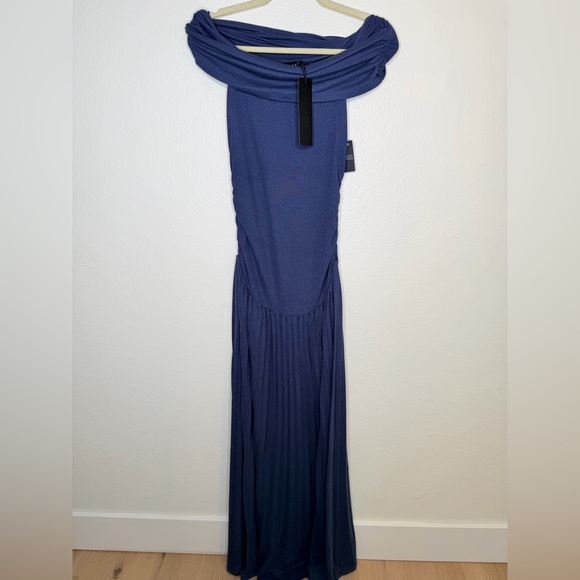 NWT ✨ LIONESS ‘Field of Dreams’ Navy Maxi Off Shoulder Pleated Dress Sz Small - Picture 6 of 9